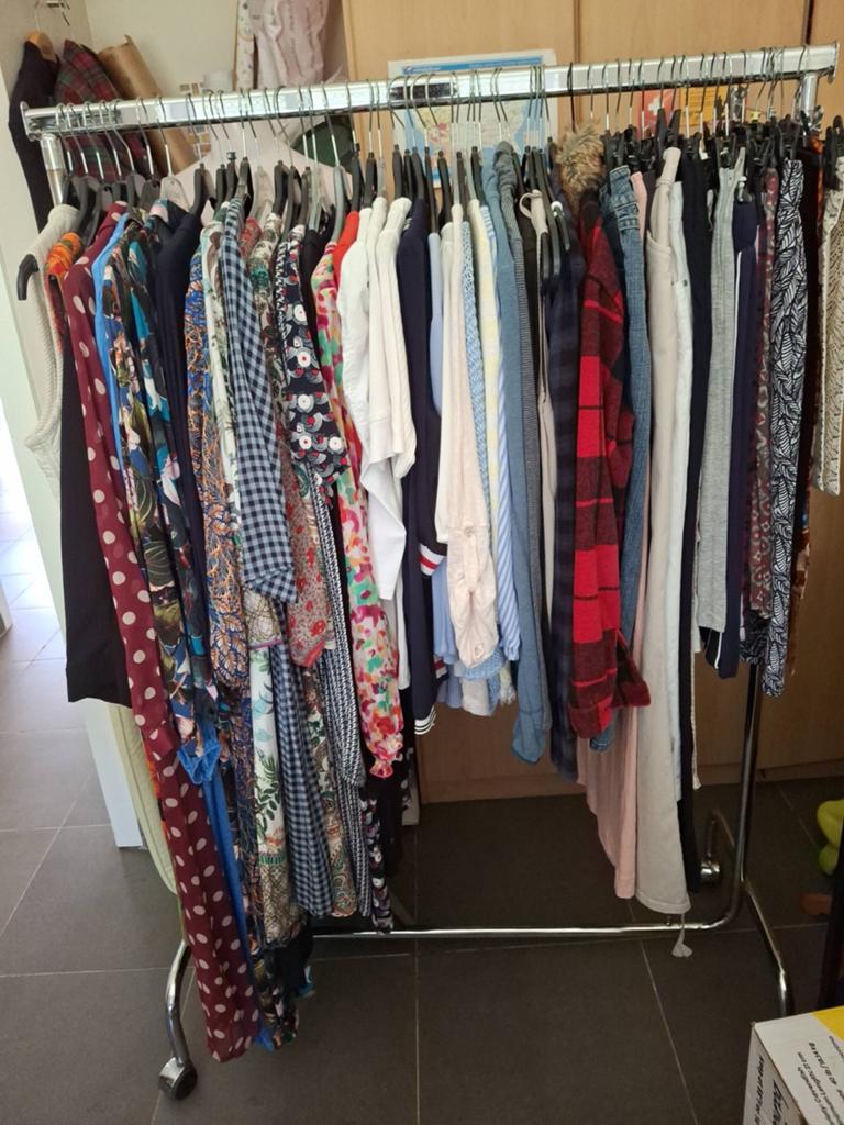 Lot de vêtements pour femmes, Enlèvement
