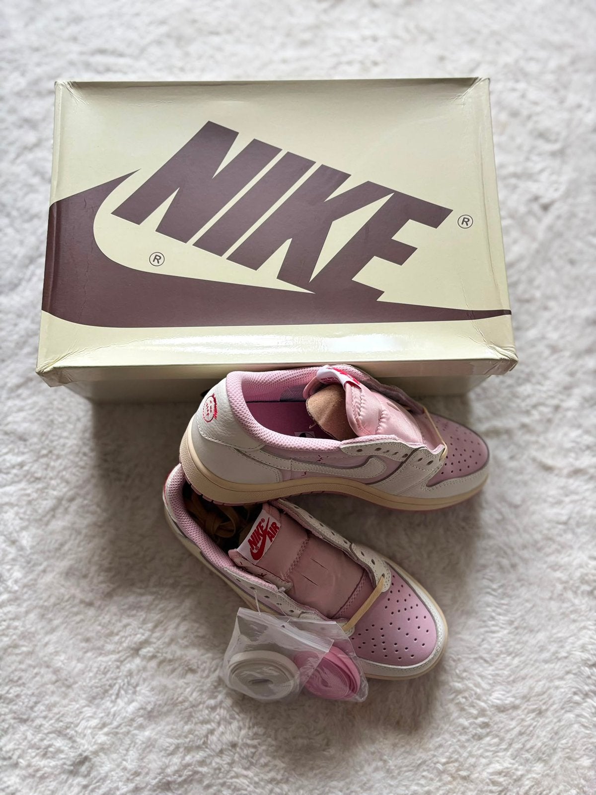 Nike Air Jordan 1 Low Travis Scott x Fragment Roze, Wit, Nieuw, Ophalen of Verzenden, Sneakers