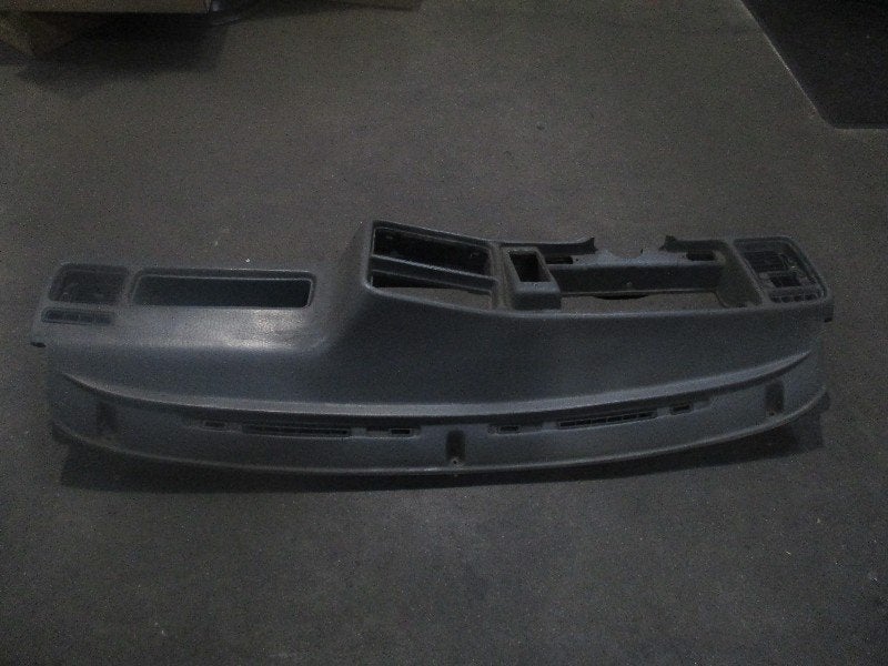 TABLEAU DE BORD Ford Sierra 1987- (83-bg-a-0-4310-aw), Henry-Ford-Straße  1
50735  Köln, DE, Ford-Werke GmbH, Kunden@ford.com
