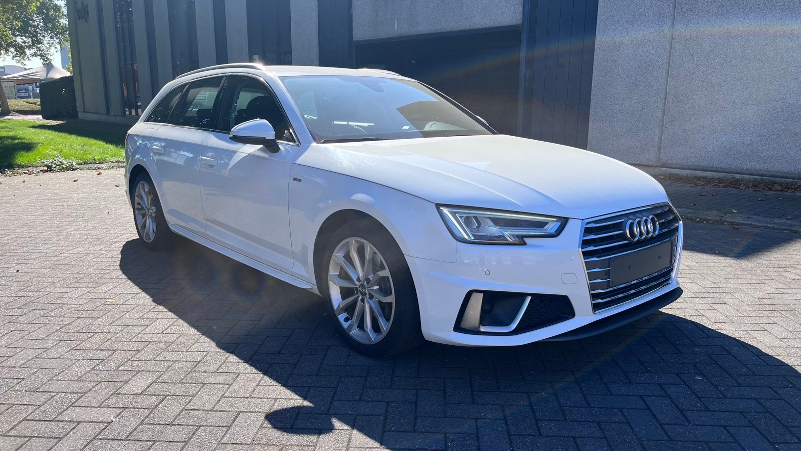 Audi A4 2.0 TDI - S LINE - 2019 - 210.000km, A4, Wit, Bedrijf, 5 deurs