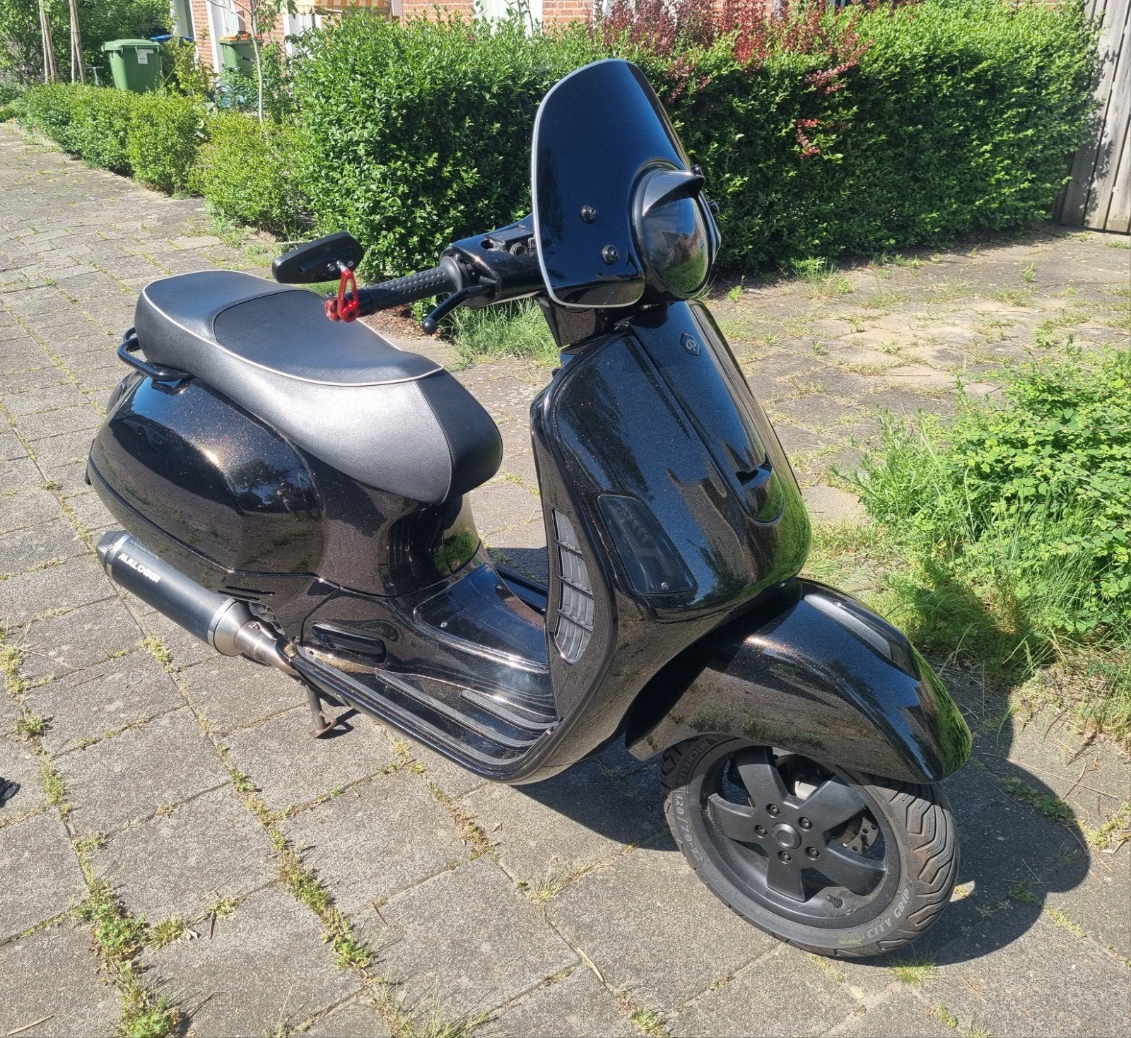 Vespa 300 GTS Édition spéciale Malossi
Plaque d'immatriculat, Enlèvement