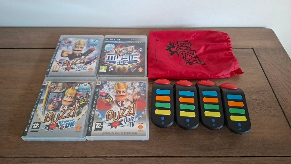PS3 Buzz-set, 4 draadloze buzzers en 4 games, Games en Spelcomputers, Games | Sony PlayStation 3, Puzzel en Educatief, Ophalen of Verzenden