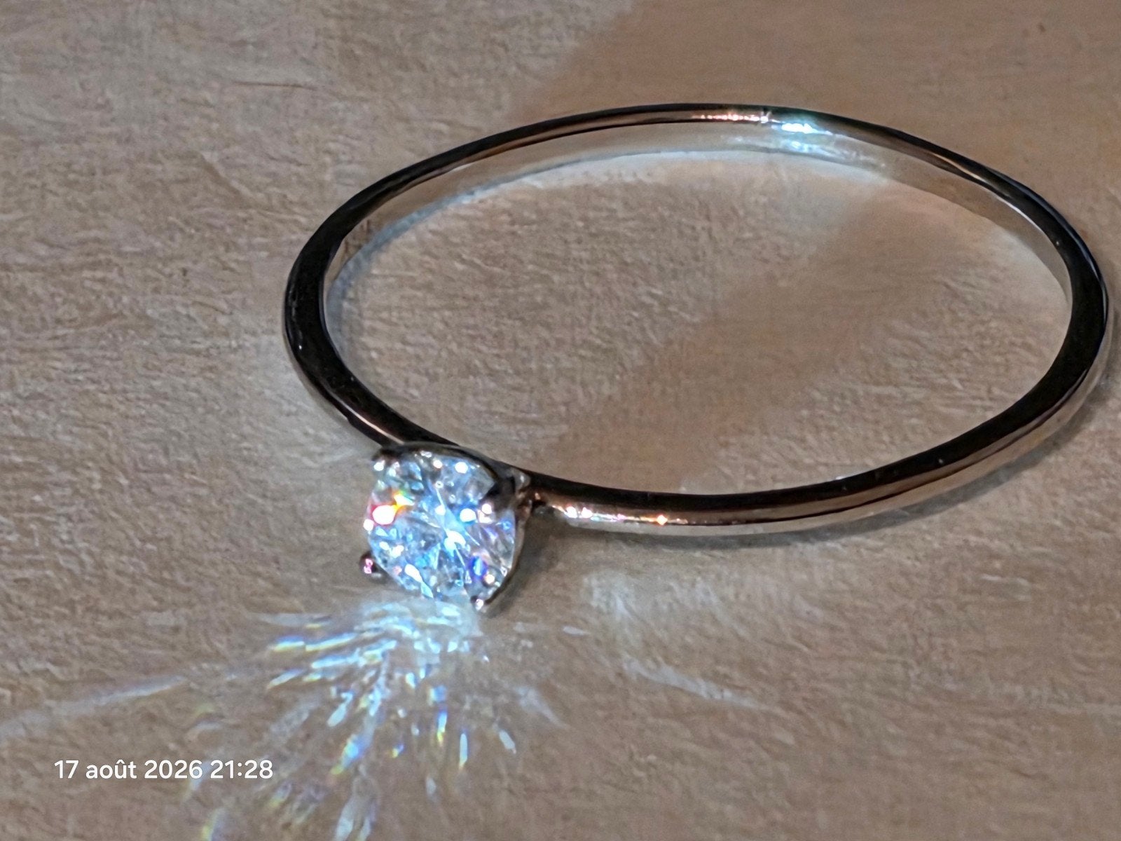 Sterling zilveren ring met moissaniet en certificaat, Ophalen, Nieuw, Met edelsteen, Dame