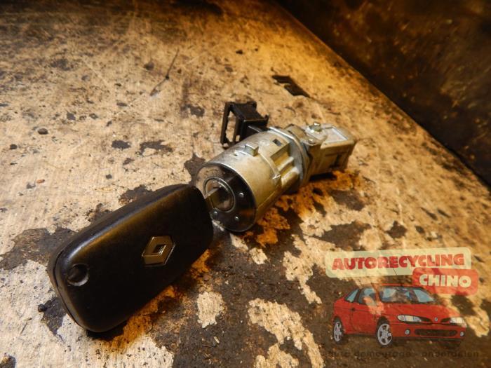 Serrure de contact + clé d'un Renault Clio, Renault, -, 3 mois de garantie, Utilisé