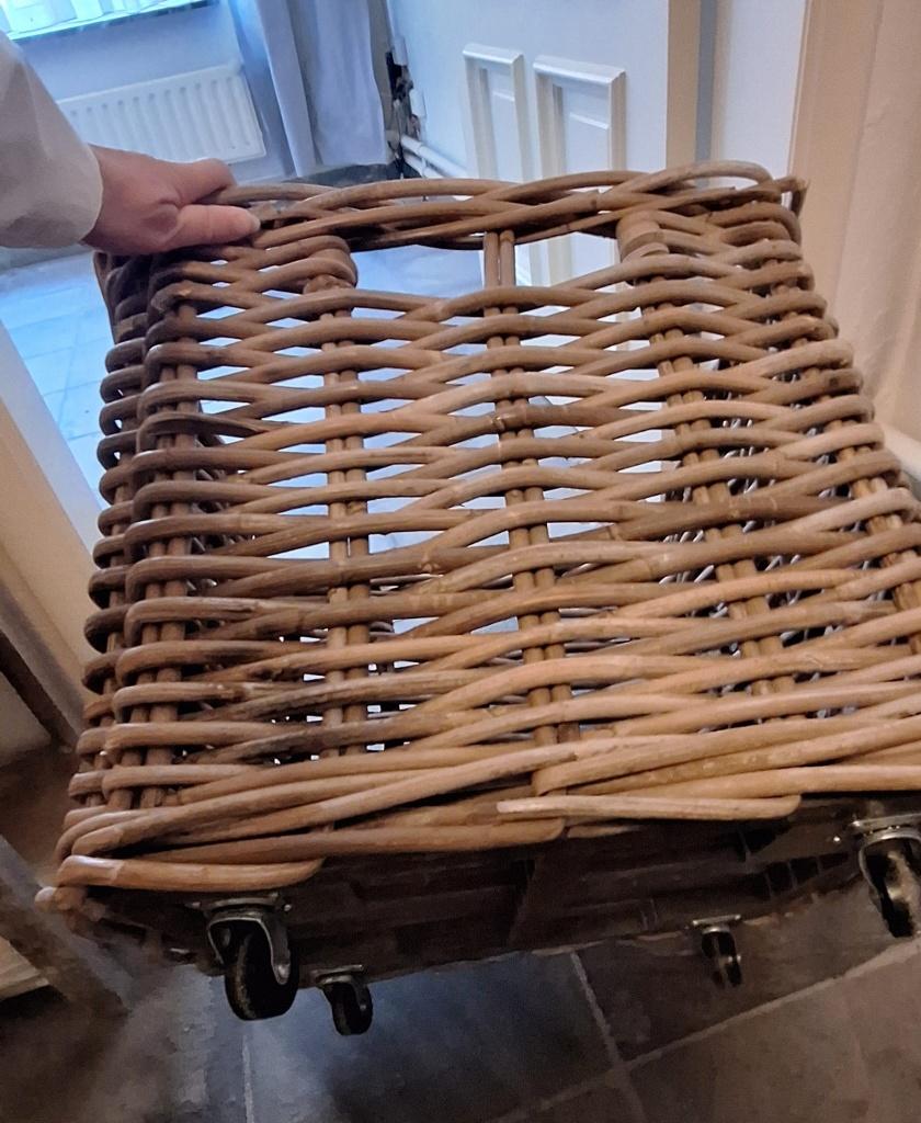 Rieten mand, Huis en Inrichting, Ophalen, Mand