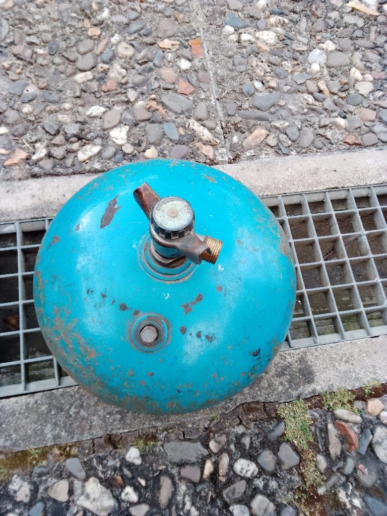 Gedeeltelijk gevulde 2kg gasfles met kraantje en ventiel, Ophalen, Gebruikt