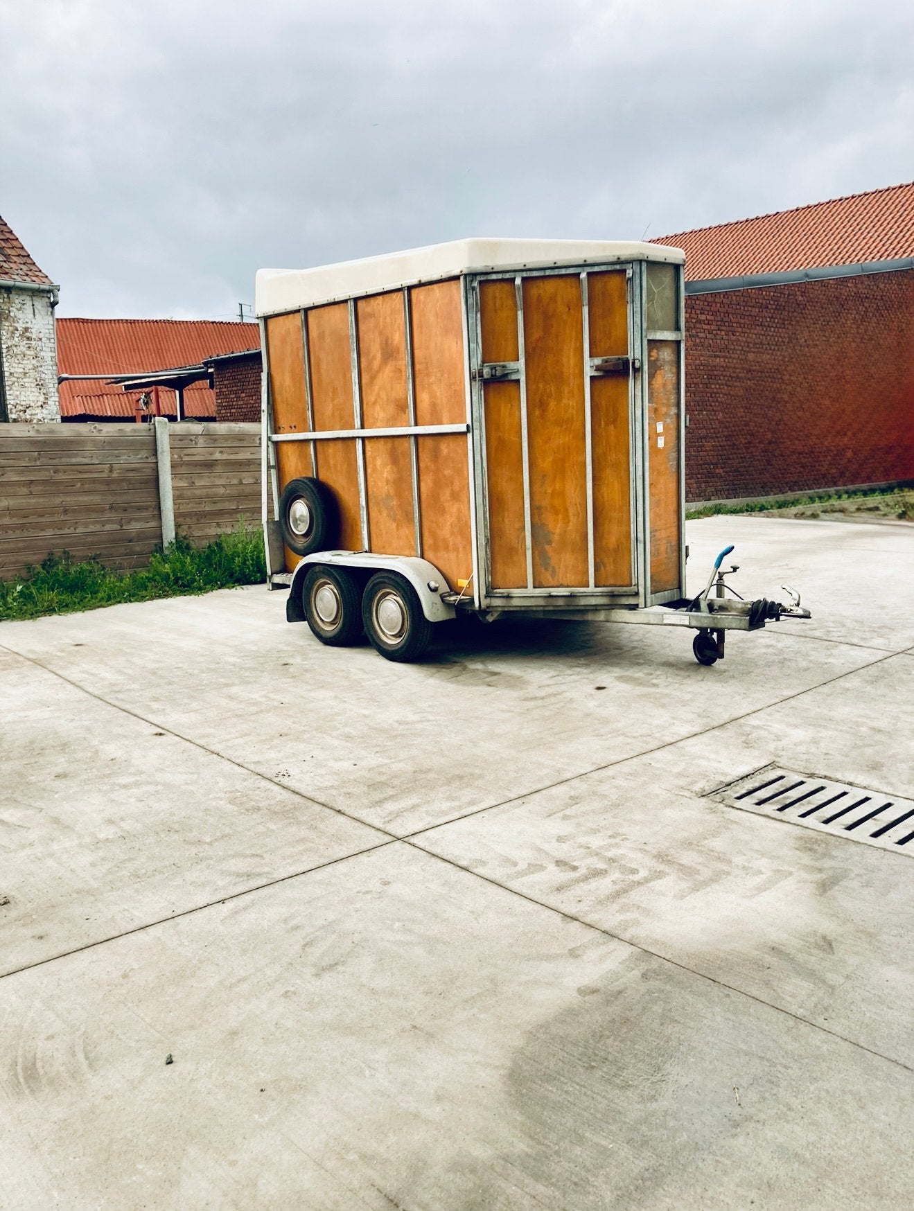Paardentrailer, Dieren en Toebehoren, Paarden en Pony's | Trailers en Aanhangwagens, Ophalen, Gebruikt, Hout, 2-paards trailer