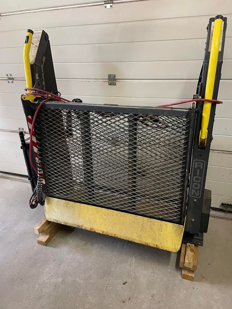 Rolstoellift, scootmobiel, klusbuslift, plateaulift, Ophalen