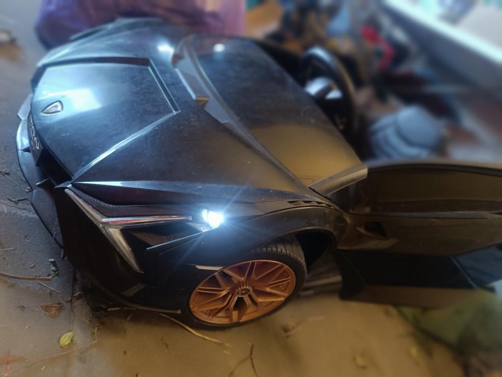 Electrische kinder auto, Kinderen en Baby's, Speelgoed |Speelgoedvoertuigen, Ophalen, Gebruikt, Afstandsbediening