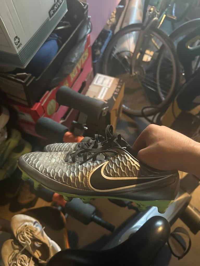Nike tiempo, Enlèvement ou Envoi, Comme neuf