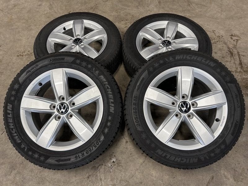 16 inch originele Corvara velgen + Michelin winterbanden VW, Pneus et Jantes, Pneus hiver, 16 pouces, -