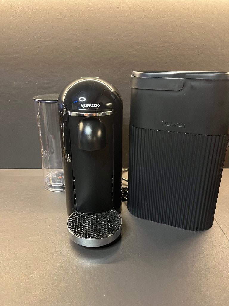 Nespresso Vertuo koffiemachine, Koffiemachine, Ophalen of Verzenden, Zo goed als nieuw, Koffiepads en cups