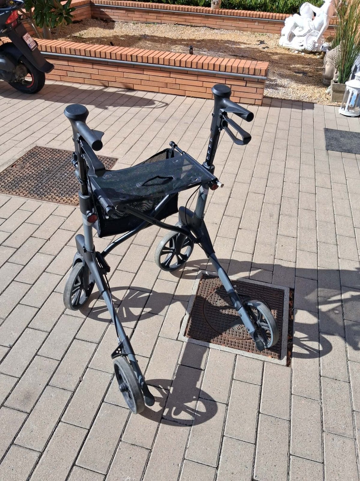 Moderne rollator – zeer mooi en praktisch, Diversen, Ophalen, Zo goed als nieuw