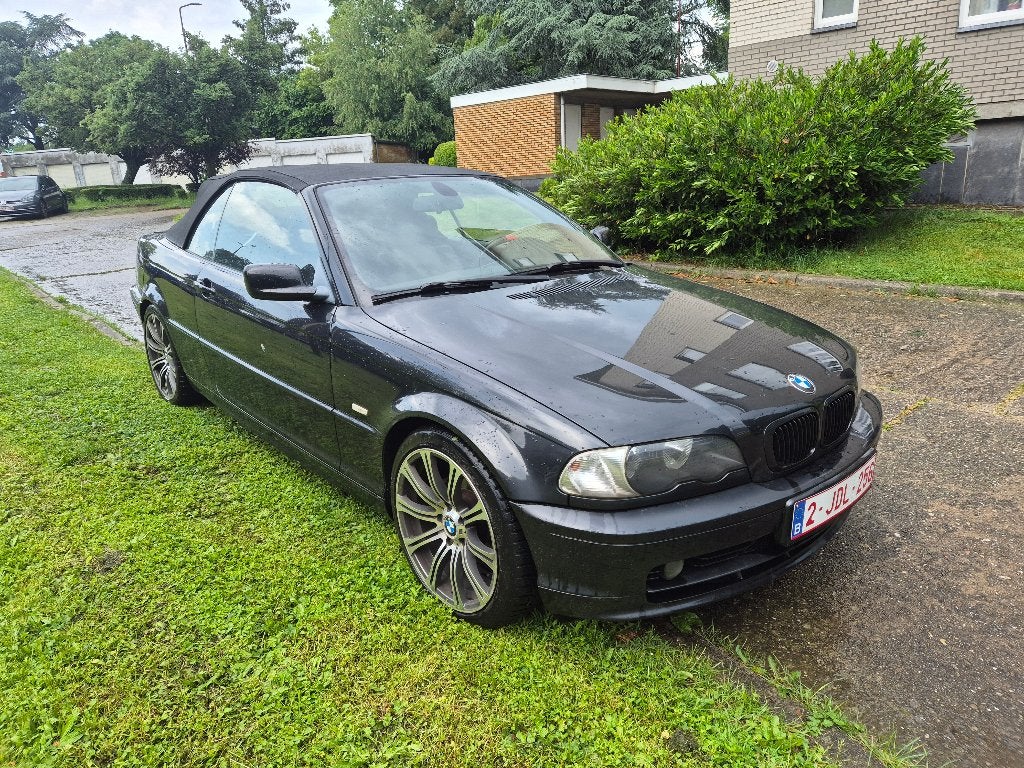 Bmw e46 vend ou échange, Auto's, BMW, 100 kW, Achterwielaandrijving, Zwart, 4 cilinders