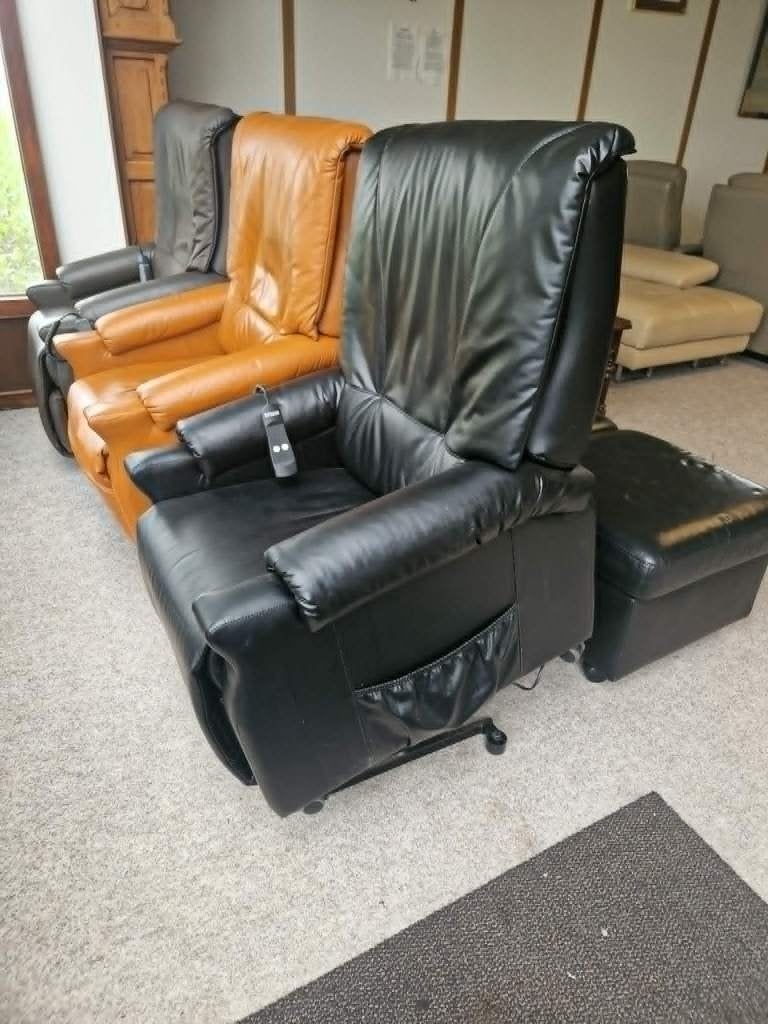 ZWARTE ELEKTRISCHE RELAX MET LIFTFUNCTIE, Huis en Inrichting, Ophalen, Gebruikt