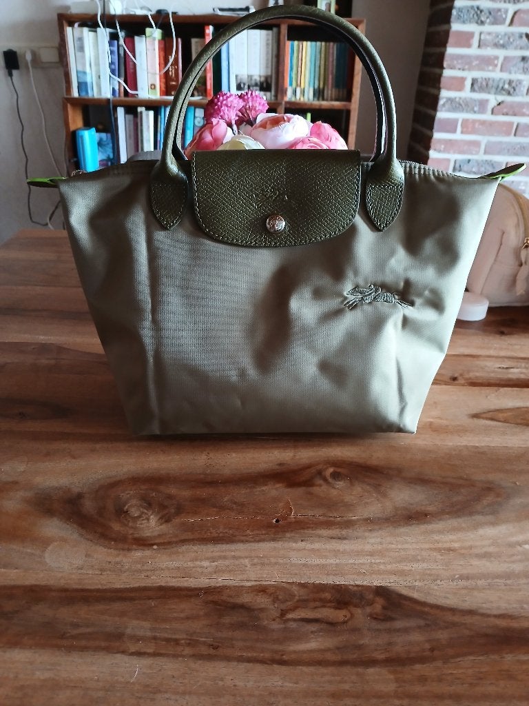 Longchamp le pliage petit coloris kaki, Envoi, Comme neuf, Vert, Sac à main