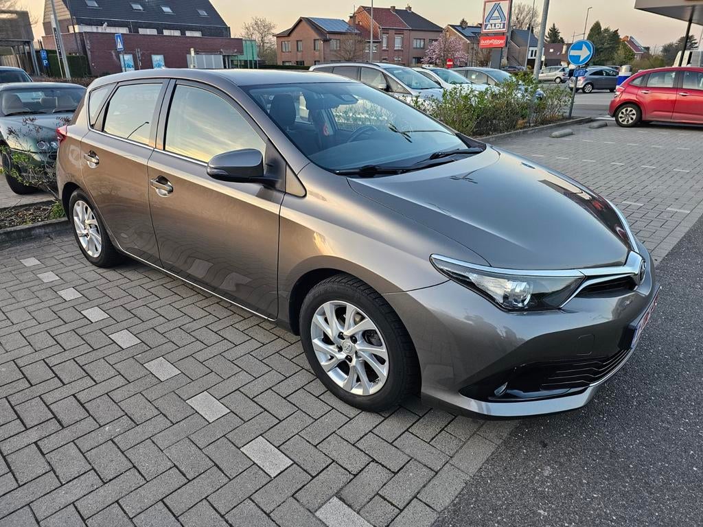 Toyota Auris 1.33 Benzine BJ 2017, Auto's, Particulier, Dealer onderhouden, Te koop, Benzine