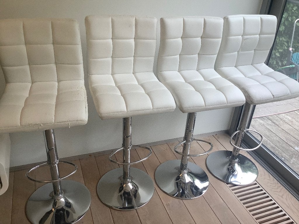Te koop 6 barkrukken, Huis en Inrichting, Barkrukken, Gebruikt, 90 cm of meer, Kunststof, Metaal, 5 krukken of meer, In hoogte verstelbaar