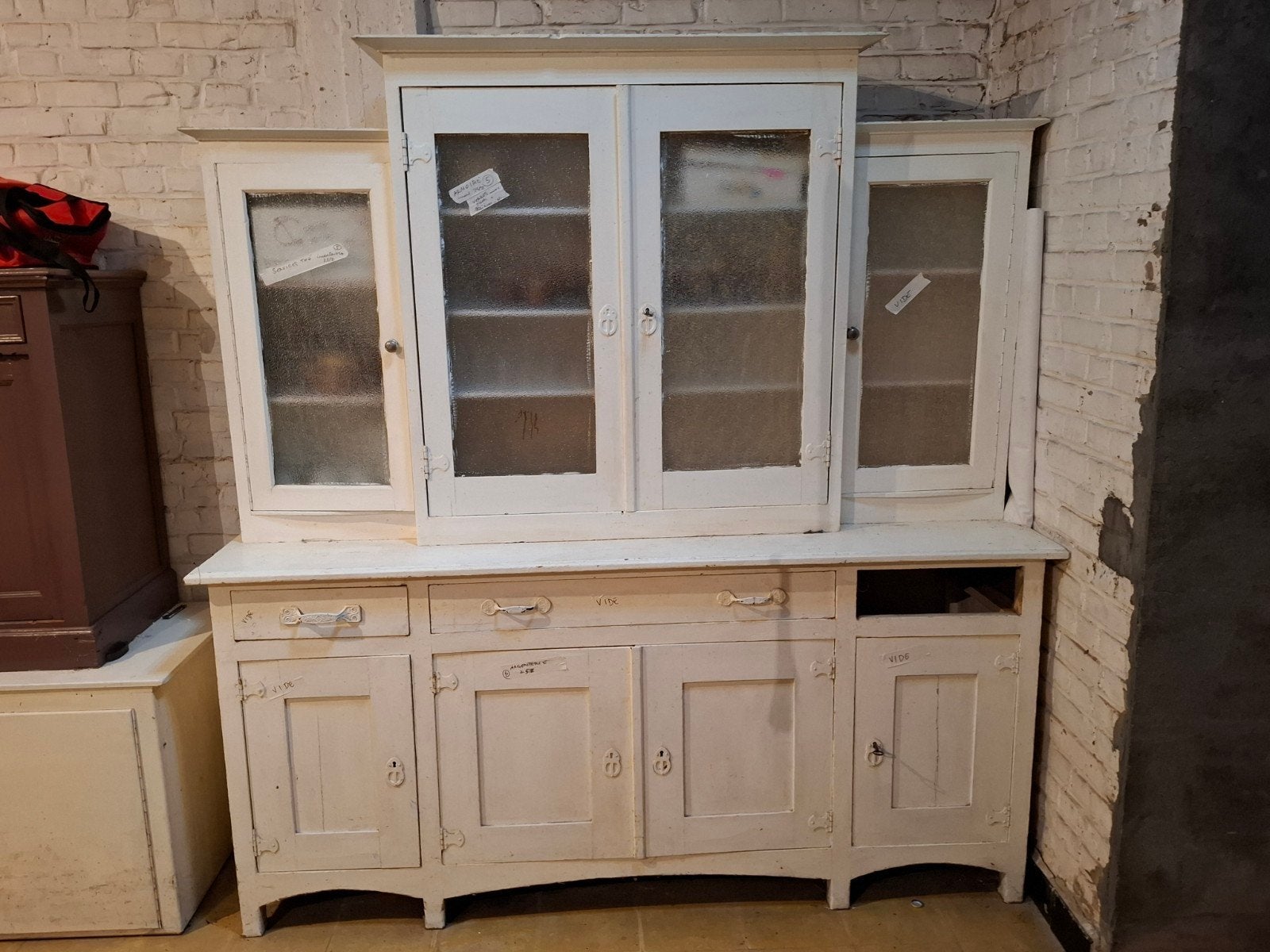 Grande armoire de cuisine – Projet de restauration, Enlèvement