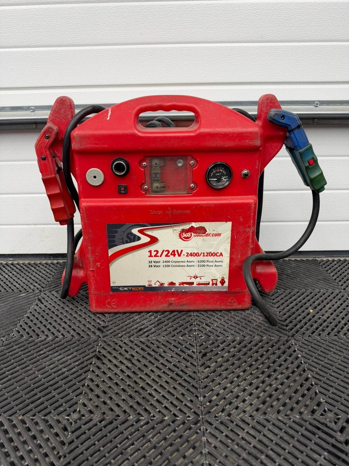 Booster de démarrage professionnel SOS 12V/24V – 2400A, Autos : Pièces & Accessoires
