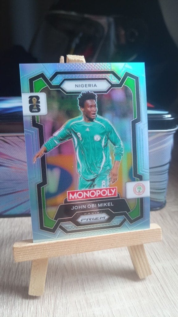 Panini Prizm John Obi Mikel Light Blue Prizm numéroté - 81, Collections, Enlèvement ou Envoi, Neuf, Cartes de joueur