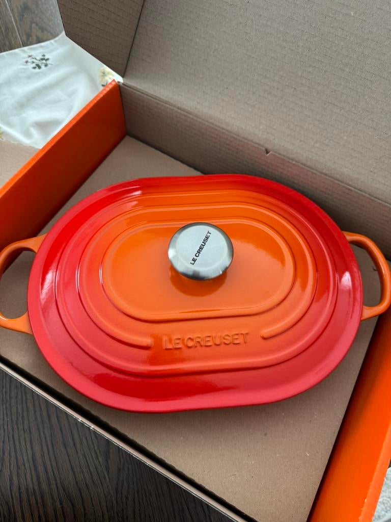 Le Creuset - Braad en Stoofpan - Volcanique Flame - NIEUW!, Huis en Inrichting, Keuken | Potten en Pannen, Ophalen of Verzenden