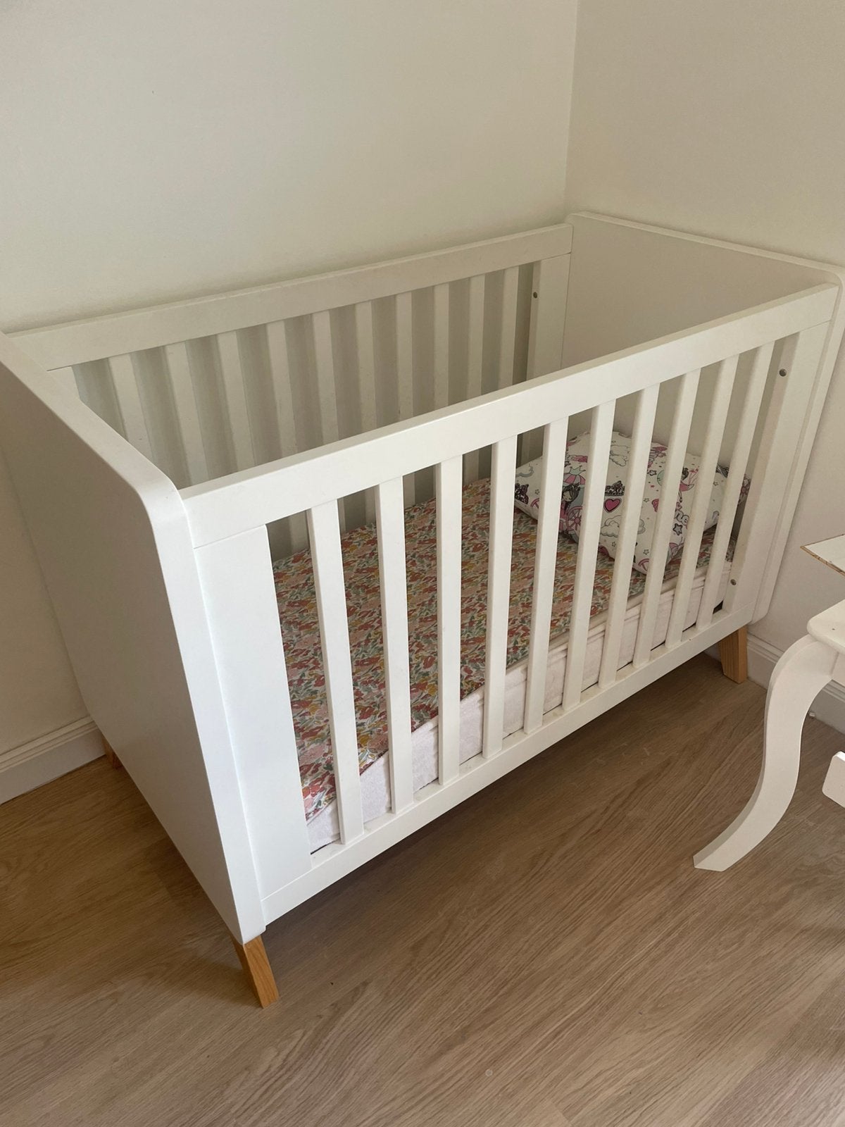 Europe Baby Iglo babykamer in wit (babydump€, Ophalen, Zo goed als nieuw