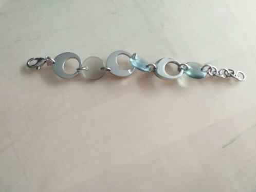Zilverkleurige armband van Victoria ongedragen, Handtassen en Accessoires, Ophalen of Verzenden, Nieuw