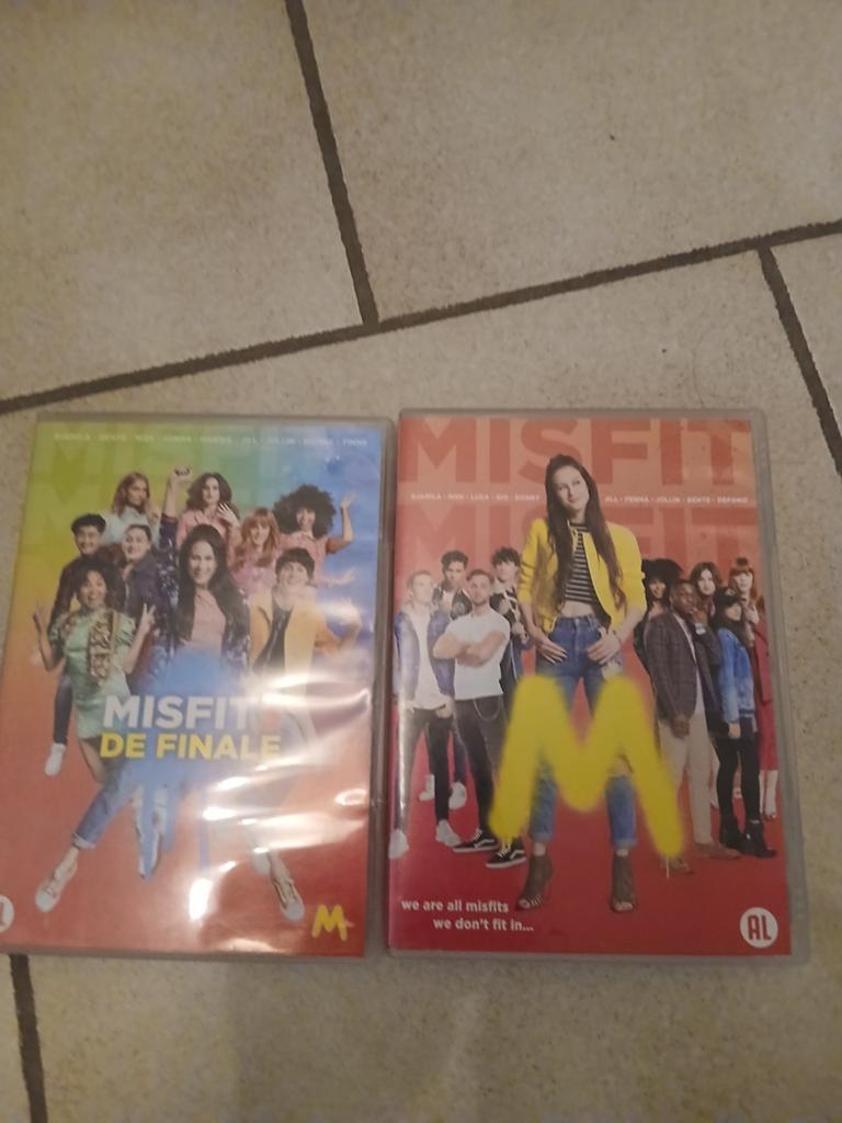 2 dvd van misfit, Enlèvement