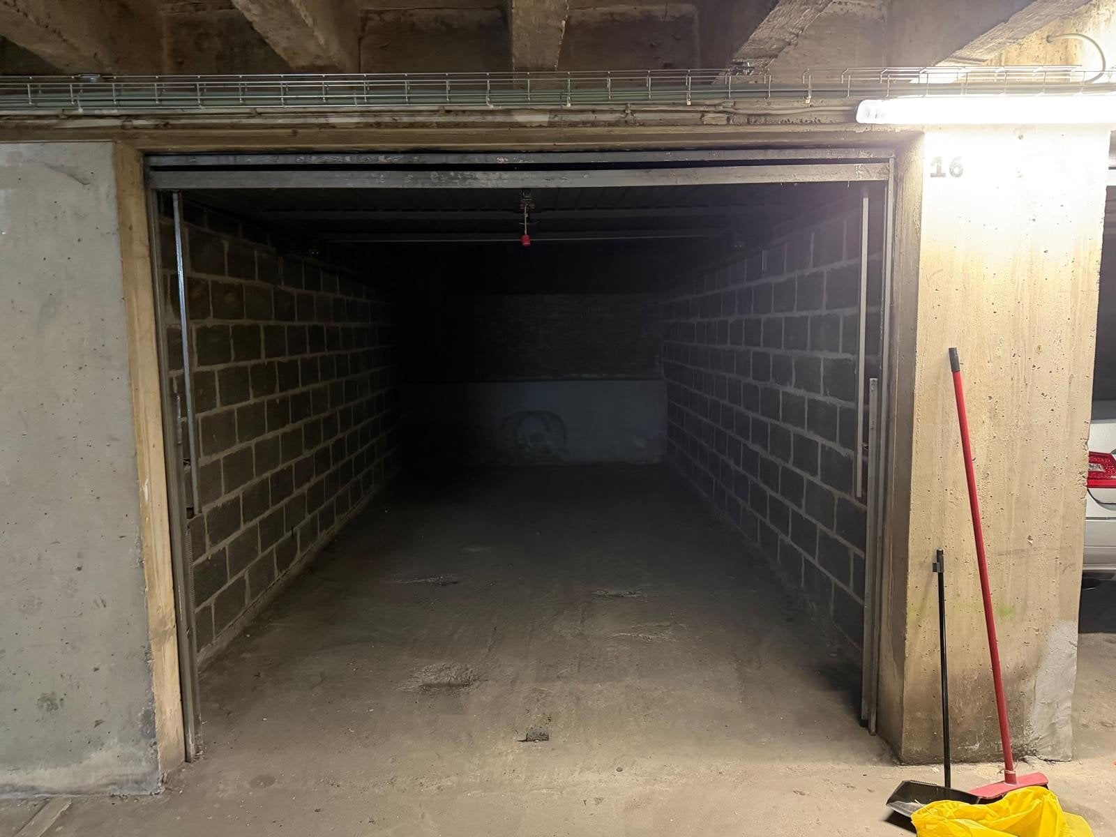Te Huur, Autos : Divers, Garages