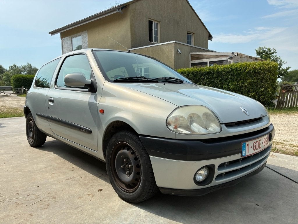 Te koop Renault Clio type B, Auto's, Renault, Particulier, Clio, Centrale vergrendeling, Elektrische ramen, Mistlampen, Radio