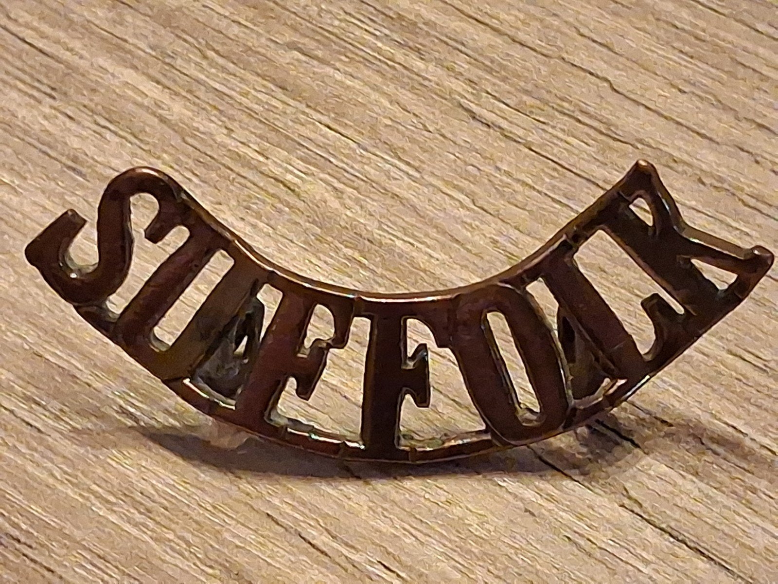 schoudertitel Suffolk Regiment, Verzenden