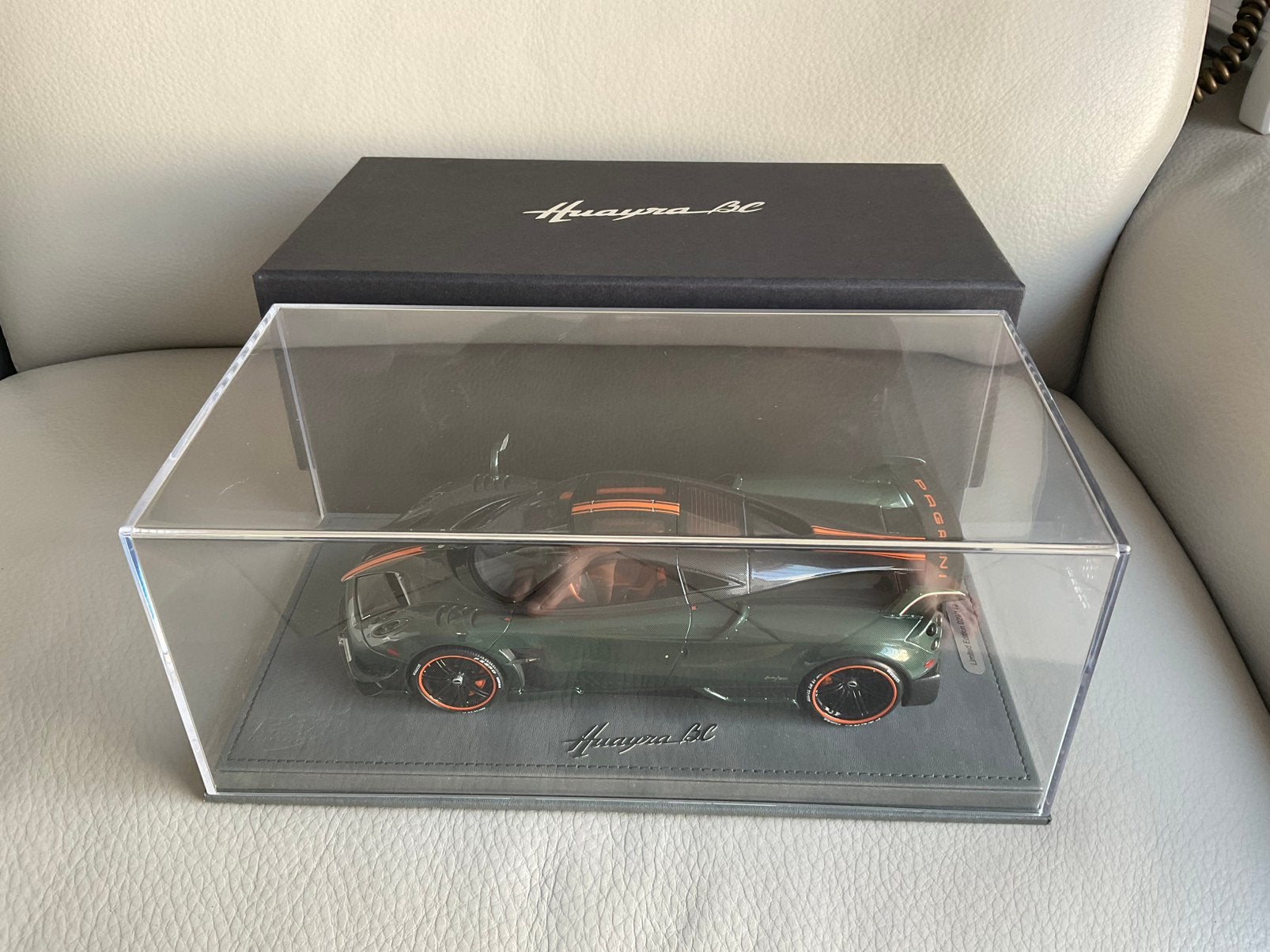 1/18 Pagani Huayra BC carbon green from BBR., Ophalen of Verzenden, Gebruikt