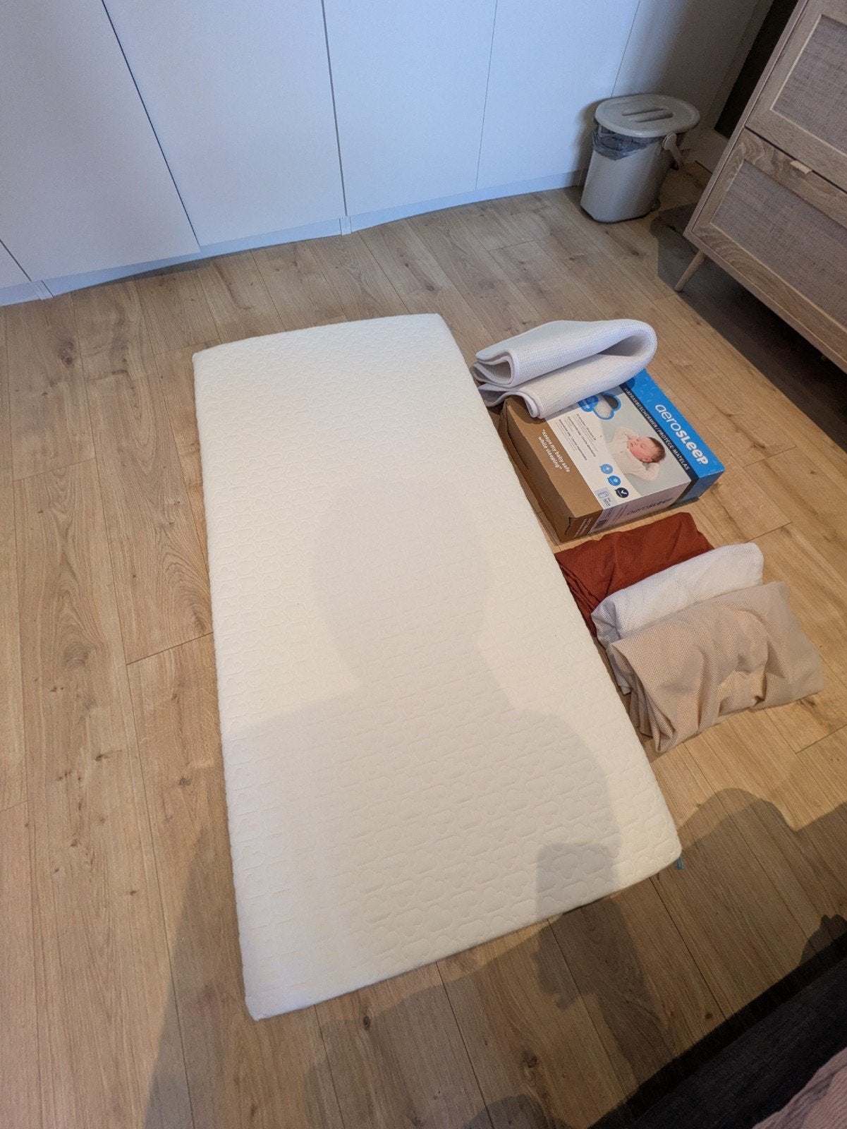 aerosleep matras140*70 incl beschermer en hoezen, Neuf, Beige, Enlèvement, Aerosleep