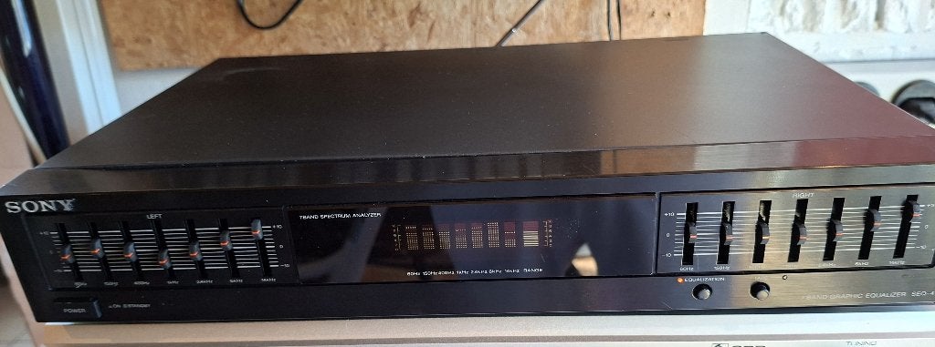 2x 7 bands equalizer van Sony met spectrum, Ophalen, Sony
