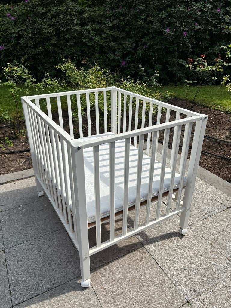Childhome babypark wit incl. matras, Kinderen en Baby's, Ophalen, Gebruikt, Wieltjes