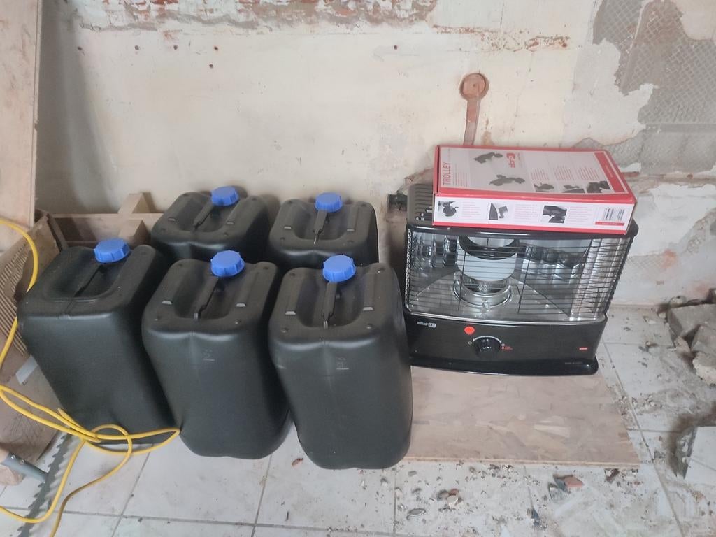 Petroleumkachel Zibro RC-32 + 125 liter petroleum + trolley, Ophalen, Overige brandstoffen, Petroleumkachel, Zo goed als nieuw