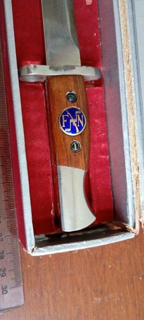 Baïonnette belge FN Herstal de présentation, Collections, Objets militaires | Général, Autres, Enlèvement ou Envoi