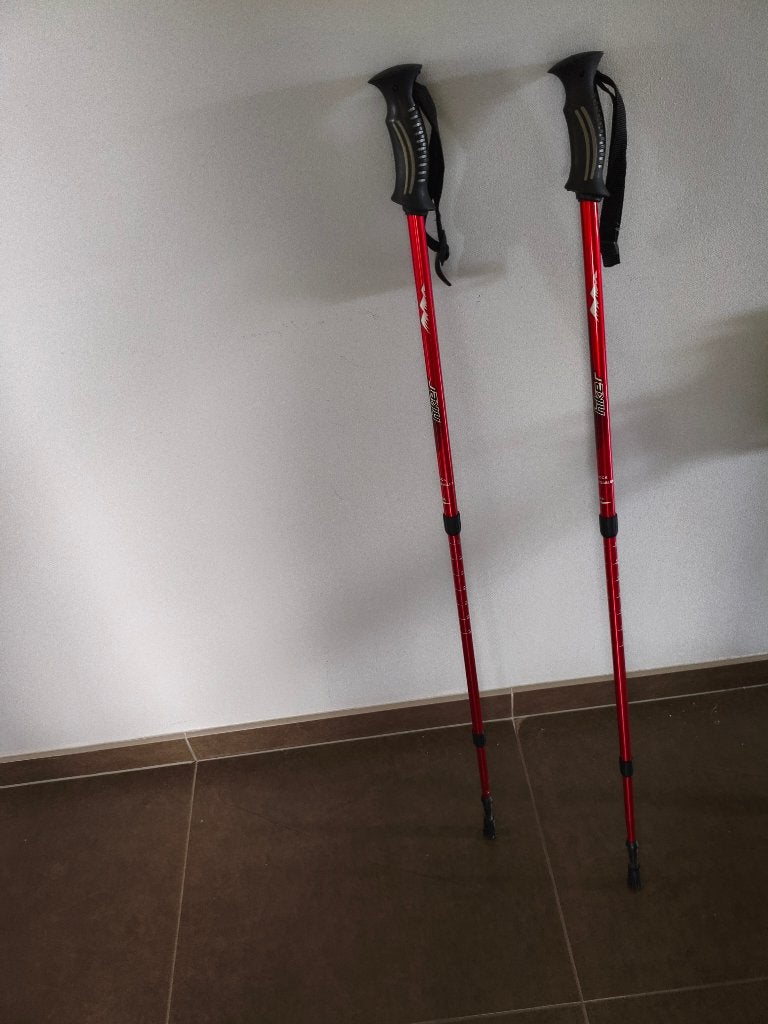 Nordic Walking stokken Lichtgewicht en in goede staat 2 sets, Diversen, Wandelstokken, Ophalen