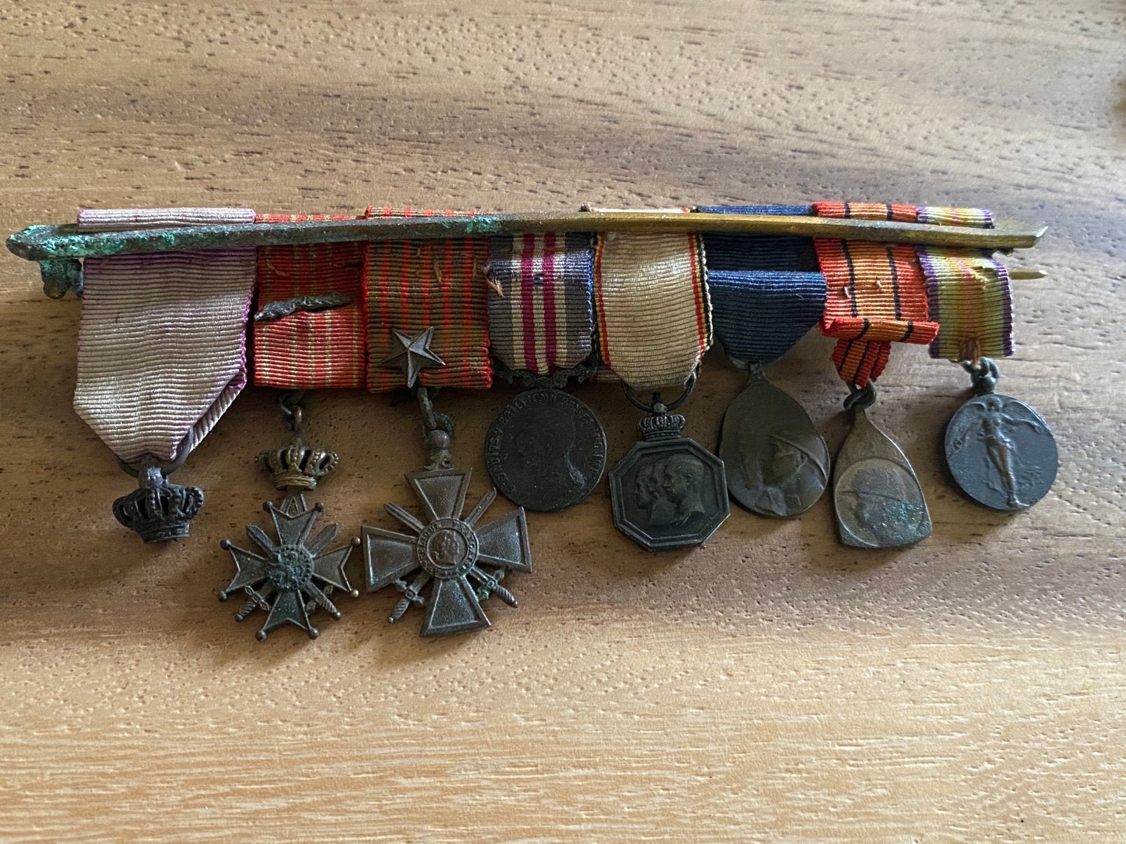 BARRETTE DE MÉDAILLES RÉDUCTIONS (MINIATURES), Collections, Objets militaires | Général, Enlèvement ou Envoi