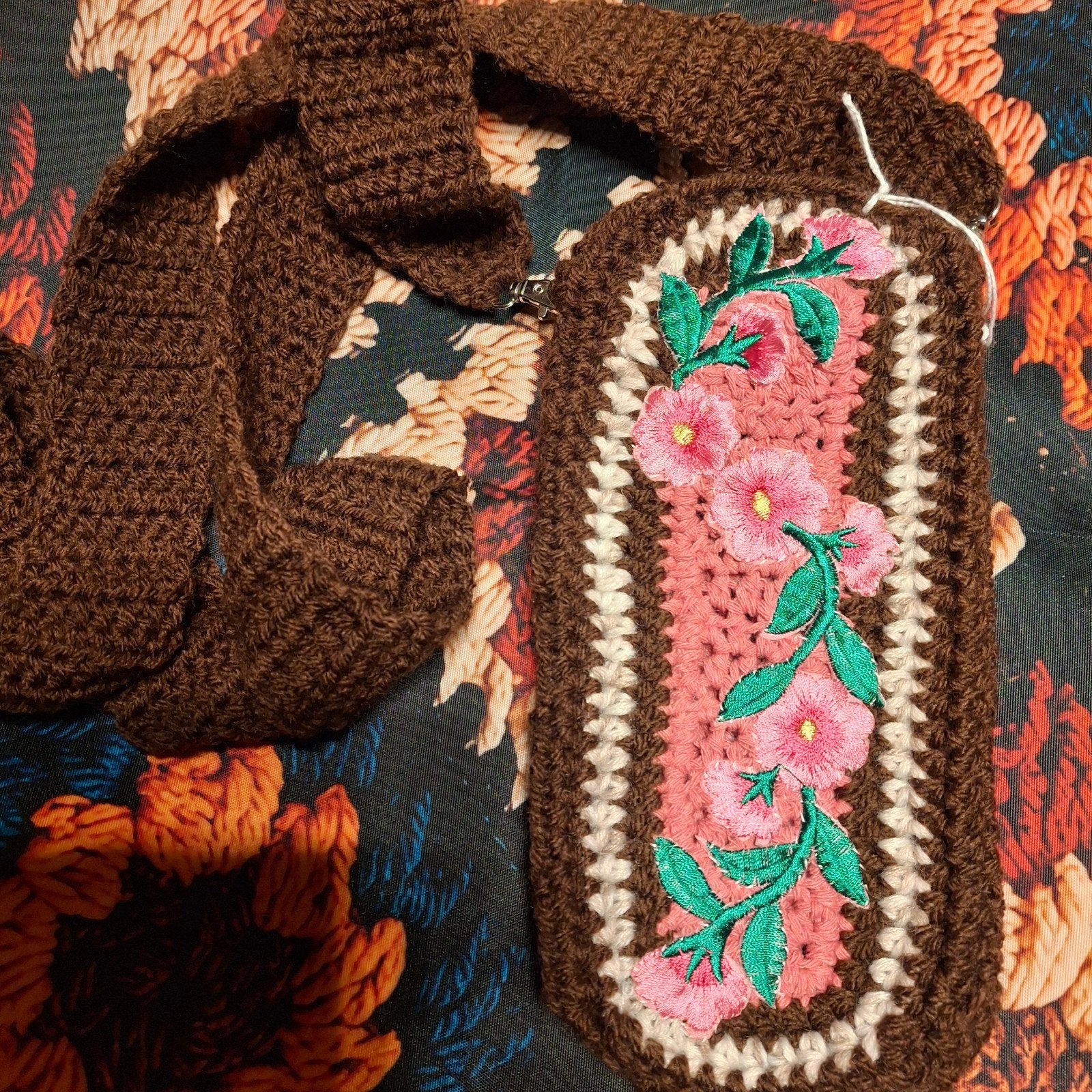 Sac pour téléphone portable avec bandoulière et fleurs, Enlèvement ou Envoi, Neuf, Brun