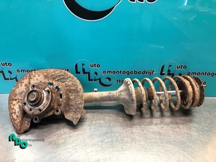 Schokdemperpoot links-voor van een BMW 3-Serie (3-Serie 82-), Gebruikt, -, -, Ophalen of Verzenden