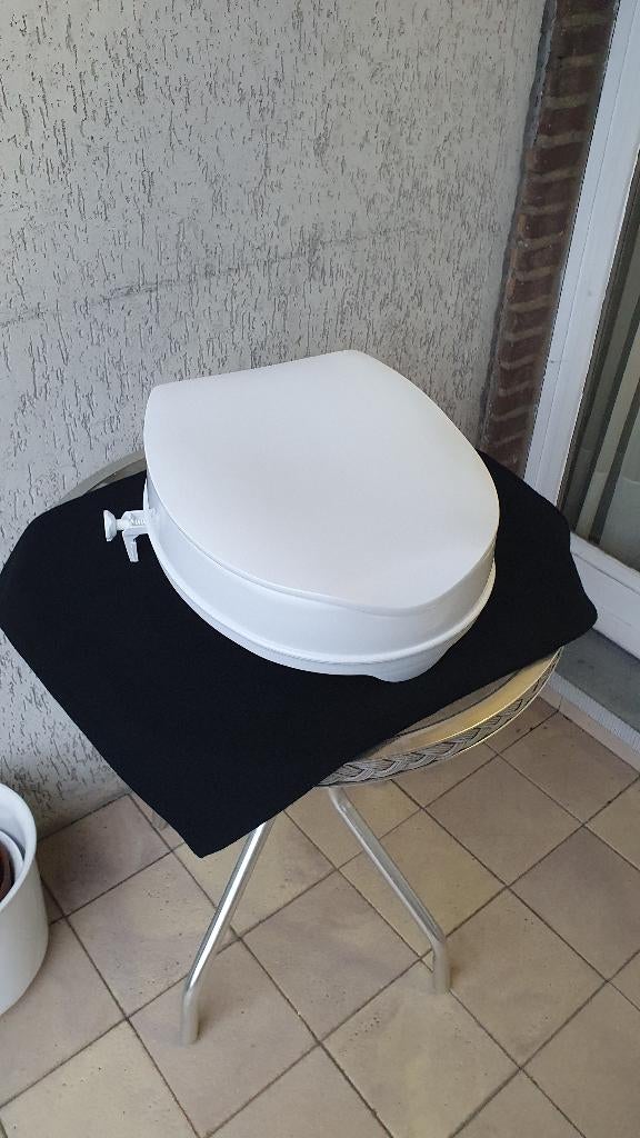 Siège de toilette avec couvercle., Enlèvement ou Envoi, Comme neuf