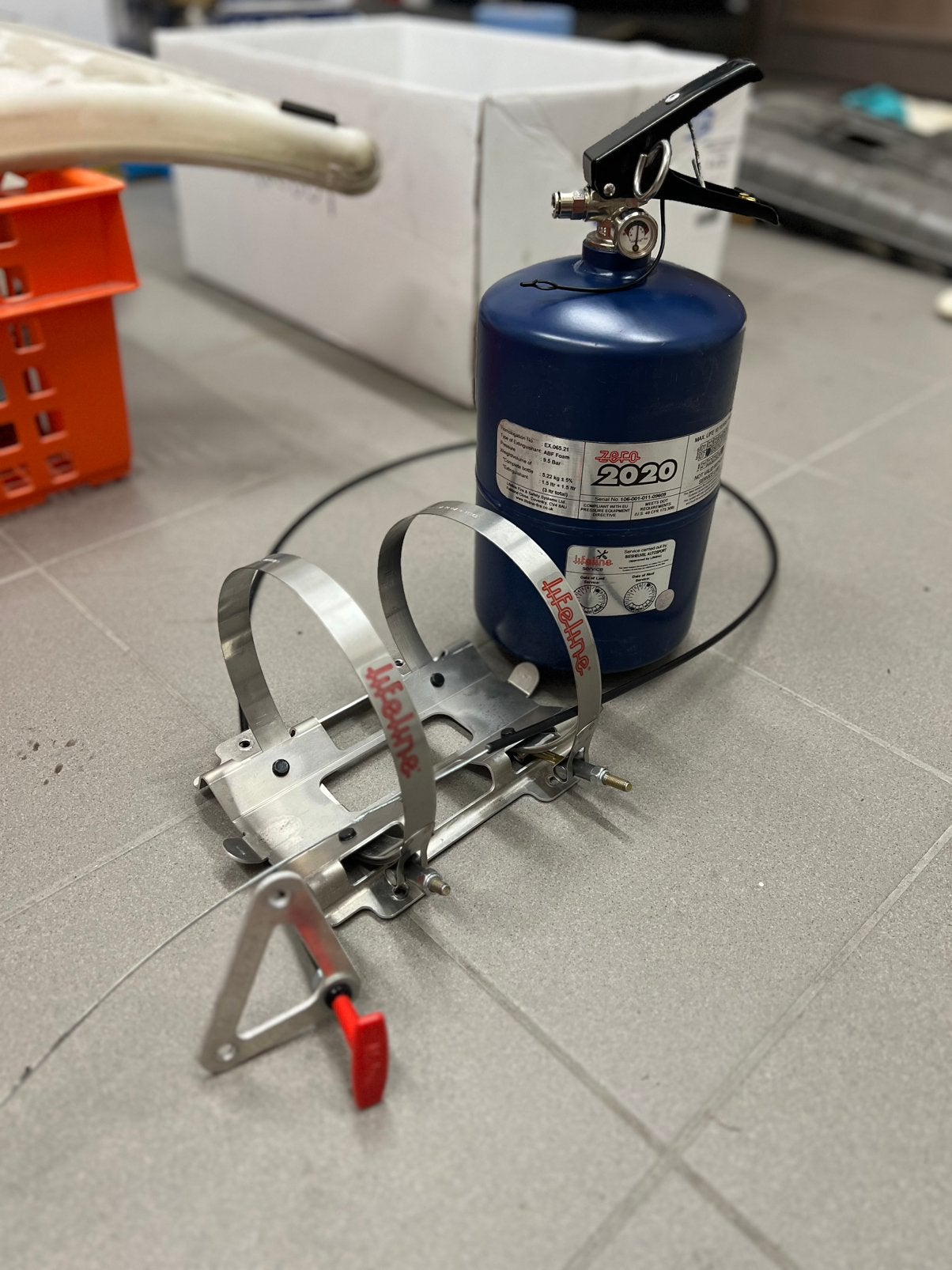 Lifeline Zero 2020 brandblusser + houder, Ophalen, Nieuw