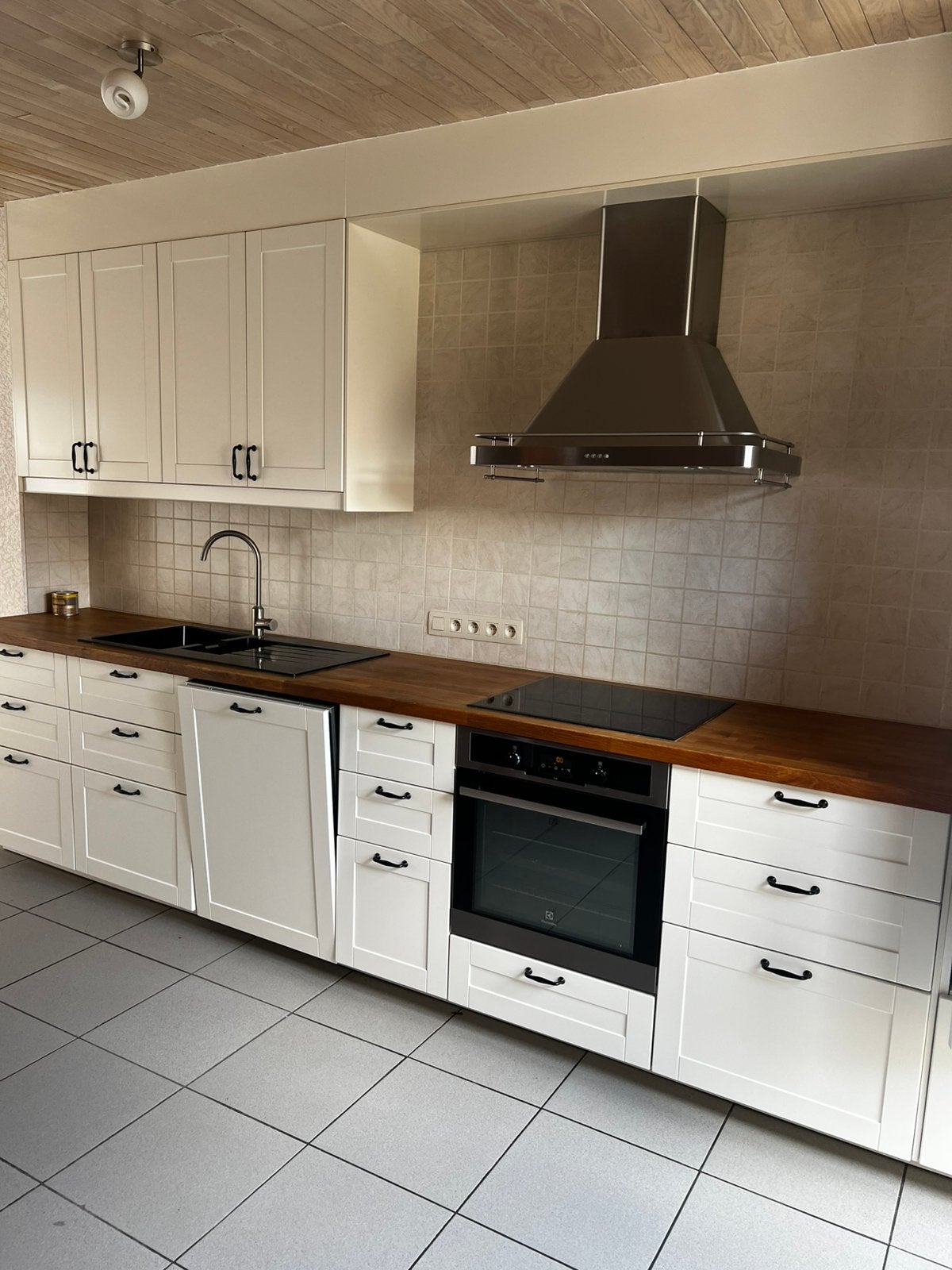 Gebouw met onderaan handelspand en boven appartement TE HUUR, Appartement, En direct du propriétaire, 3 pièces, Ostende