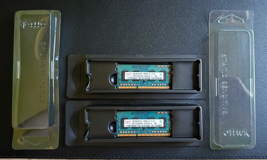 2X Hynix 1GB DDR3 PC3-10600S 204-Pin SODIMM, Informatique & Logiciels, DDR3, Comme neuf, Enlèvement, 2 GB