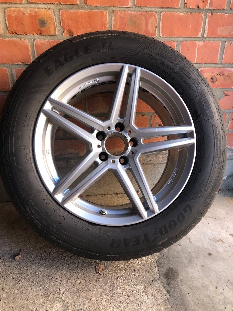 235/60 R18 107 V, Pneus et Jantes, Pneus été, 18 pouces, Enlèvement