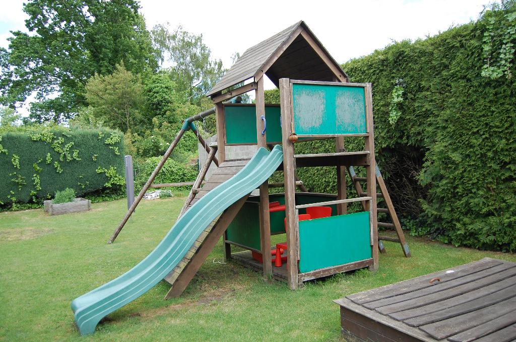 HOUTEN SPEELHUIS - TOREN, Kinderen en Baby's, Speelgoed | Buiten | Speeltoestellen, Ophalen, Gebruikt, Schommel, Aanbouwonderdeel