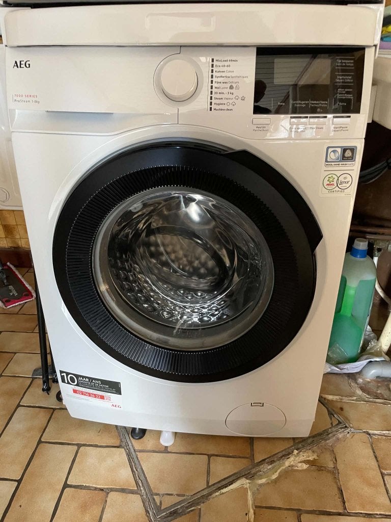 Lave Linge AEG LR73R864 - 8Kg, Electroménager, 1600 tours ou plus, Comme neuf, Chargeur frontal, Enlèvement