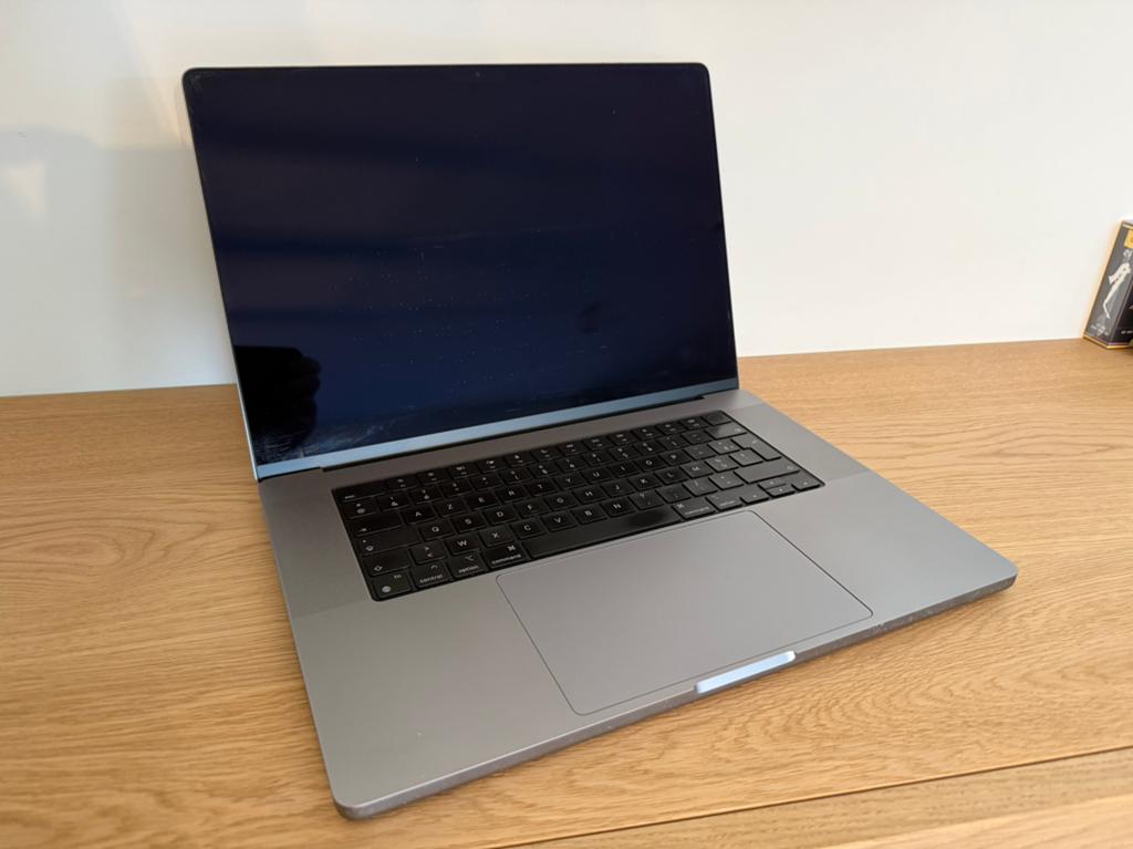 Macbook Pro m1 pro 16” 1TB SSD 16GB RAM, Computers en Software, Apple Macbooks, Ophalen of Verzenden, Zo goed als nieuw, Azerty